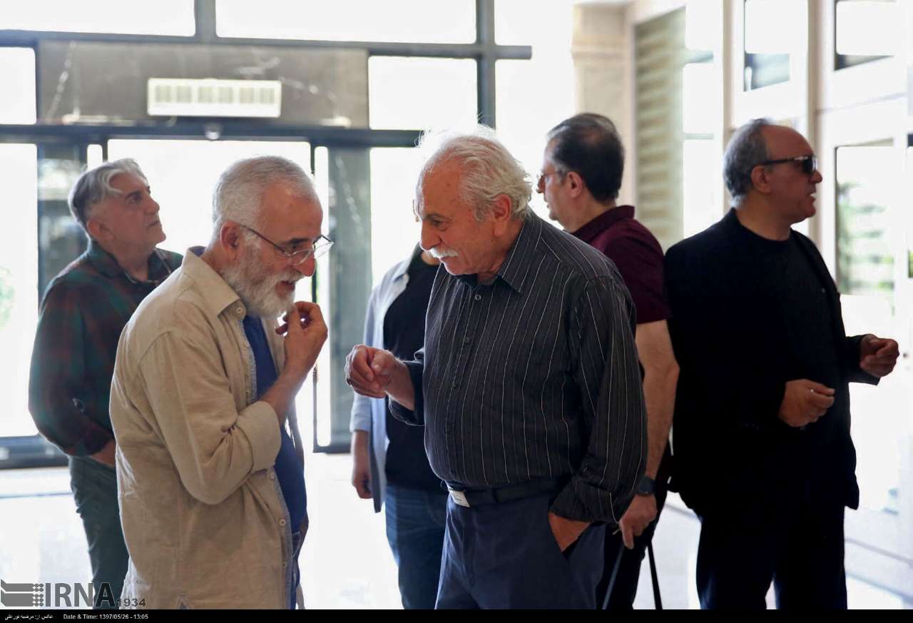 حضور هنرمندان در منزل مرحوم عزتالله انتظامی حضور هنرمندان در منزل مرحوم عزتالله انتظامی