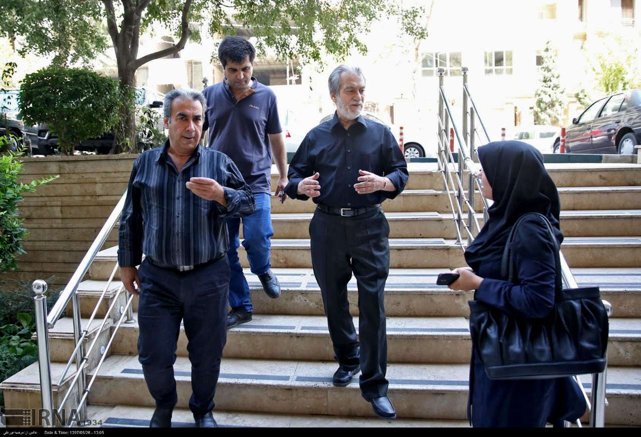 حضور هنرمندان در منزل مرحوم عزتالله انتظامی حضور هنرمندان در منزل مرحوم عزتالله انتظامی