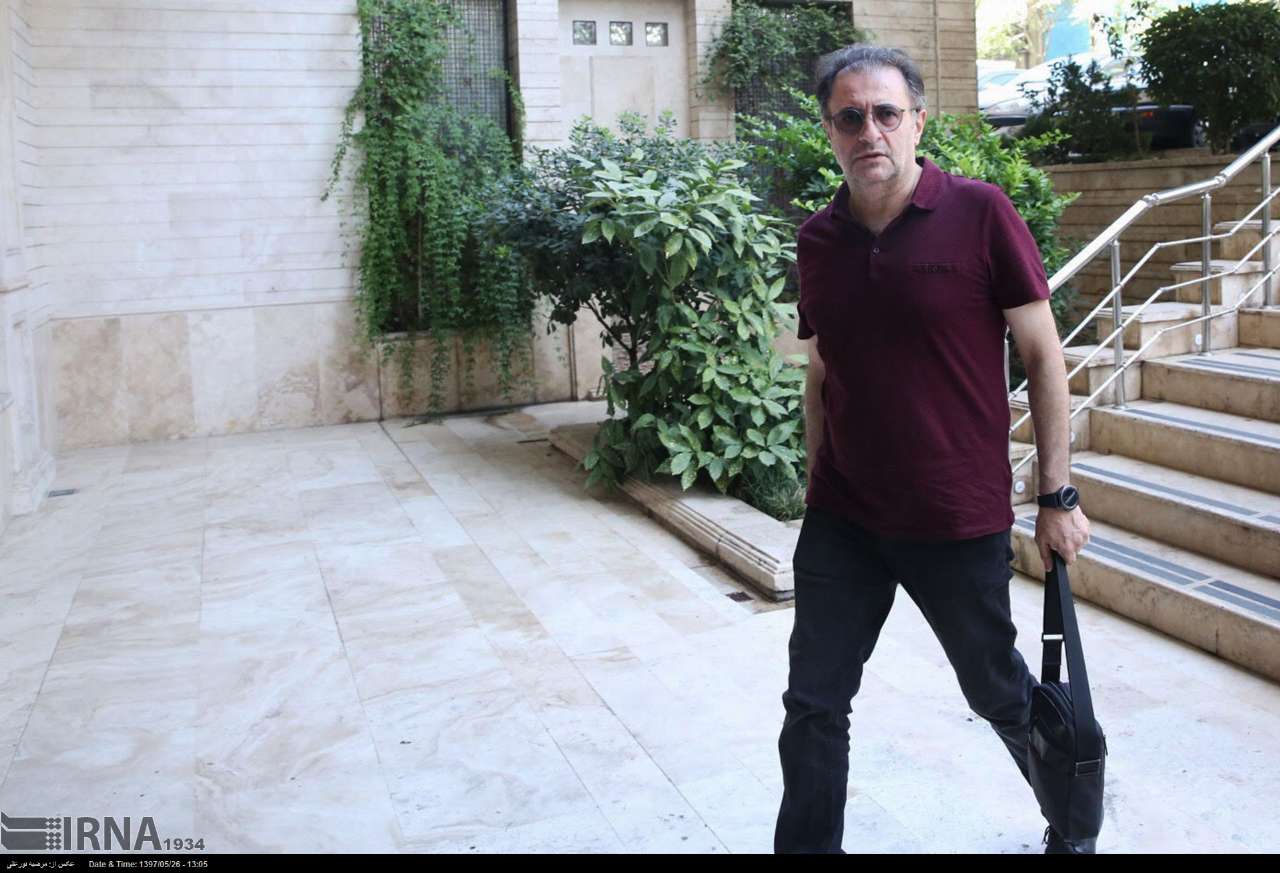 حضور هنرمندان در منزل مرحوم عزتالله انتظامی حضور هنرمندان در منزل مرحوم عزتالله انتظامی