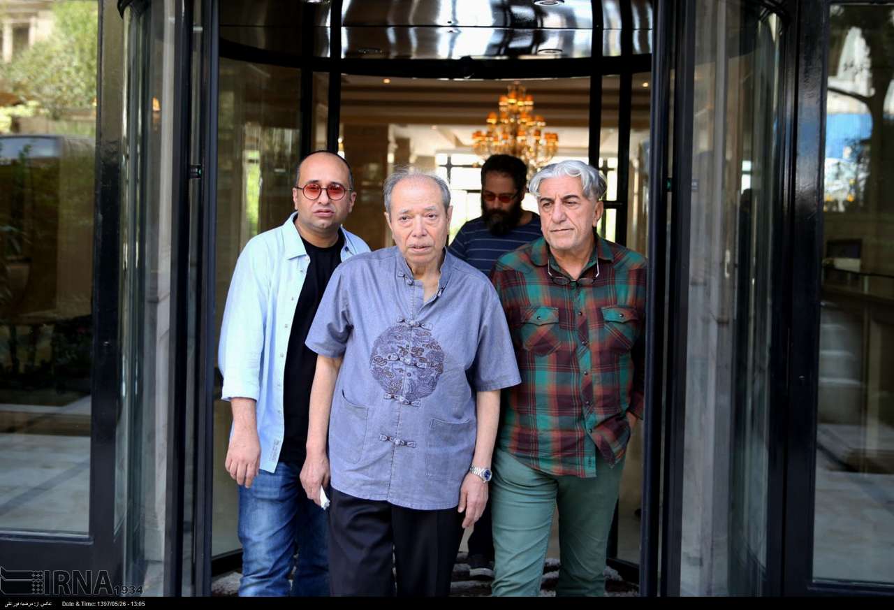 حضور هنرمندان در منزل مرحوم عزتالله انتظامی حضور هنرمندان در منزل مرحوم عزتالله انتظامی