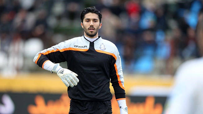 دروازه‌بان استقلال به تهران بر نگشت