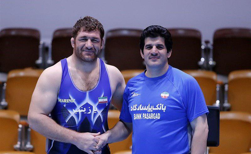 دورخیز شاگردان خادم برای باران طلایی در روز اول