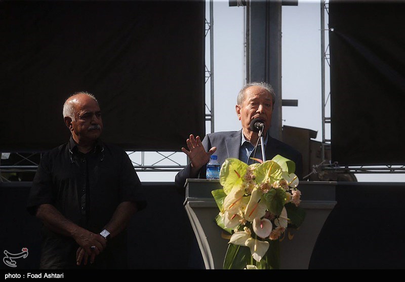 مراسم تشییع پیکر عزت الله انتظامی در تالار وحدت مراسم تشییع پیکر عزت الله انتظامی در تالار وحدت