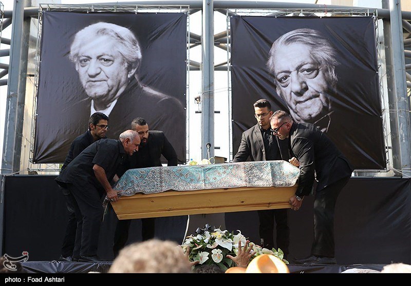 مراسم تشییع پیکر عزت الله انتظامی در تالار وحدت مراسم تشییع پیکر عزت الله انتظامی در تالار وحدت