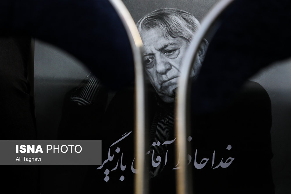 مراسم تشییع پیکر عزت الله انتظامی در تالار وحدت مراسم تشییع پیکر عزت الله انتظامی در تالار وحدت