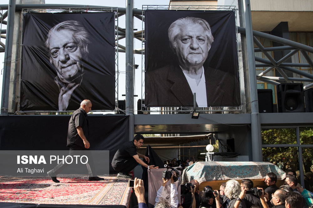 مراسم تشییع پیکر عزت الله انتظامی در تالار وحدت مراسم تشییع پیکر عزت الله انتظامی در تالار وحدت