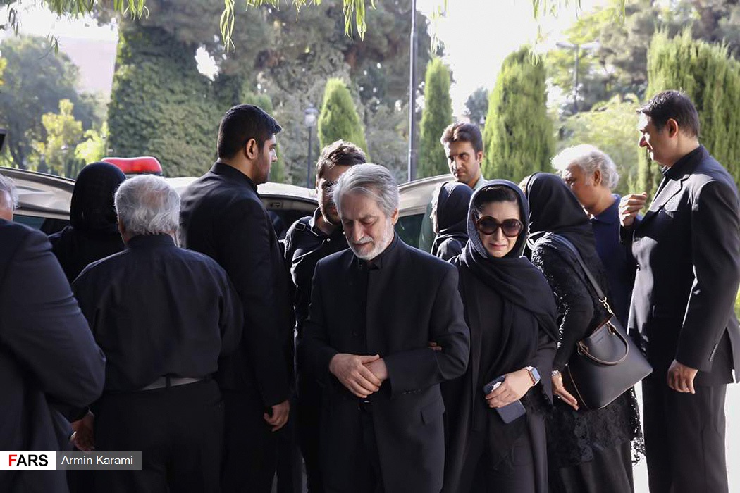 مراسم تشییع پیکر عزت الله انتظامی در تالار وحدت مراسم تشییع پیکر عزت الله انتظامی در تالار وحدت