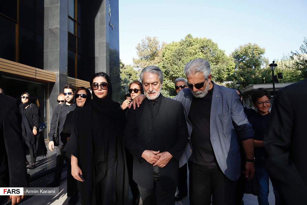 مراسم تشییع پیکر عزت الله انتظامی در تالار وحدت مراسم تشییع پیکر عزت الله انتظامی در تالار وحدت