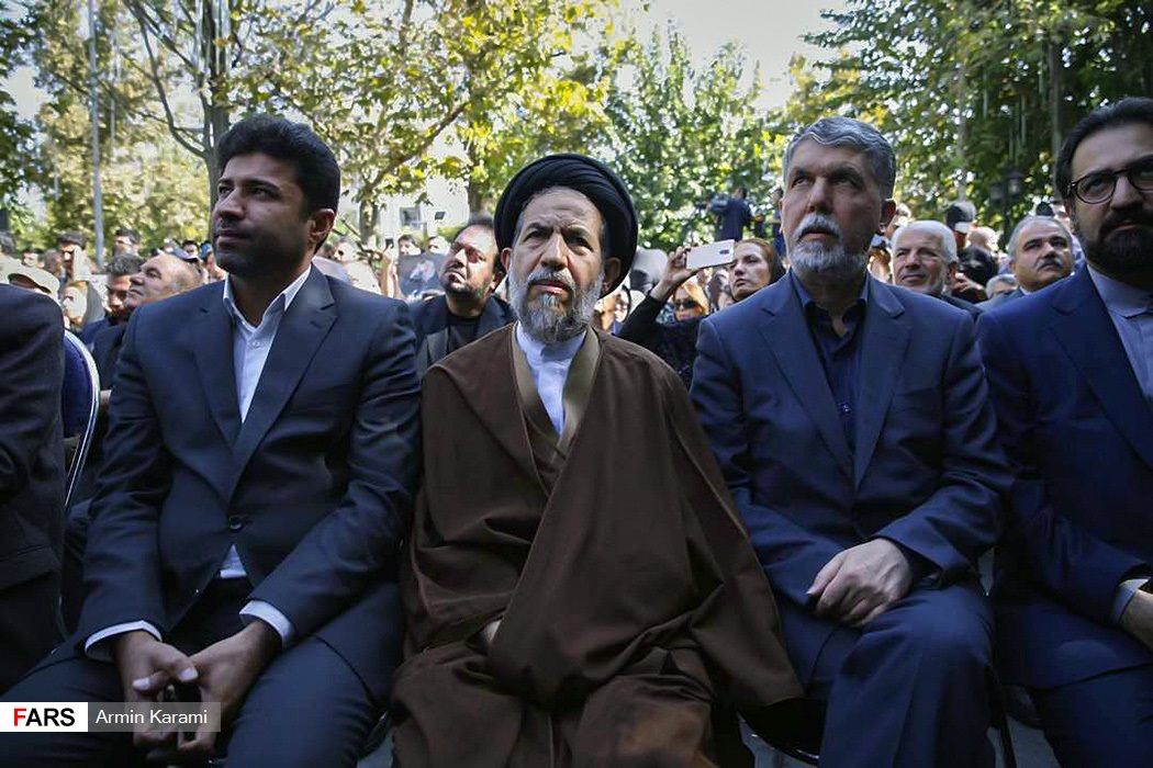 مراسم تشییع پیکر عزت الله انتظامی در تالار وحدت مراسم تشییع پیکر عزت الله انتظامی در تالار وحدت