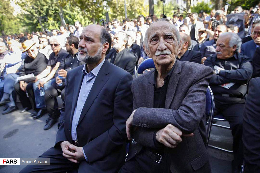 مراسم تشییع پیکر عزت الله انتظامی در تالار وحدت مراسم تشییع پیکر عزت الله انتظامی در تالار وحدت