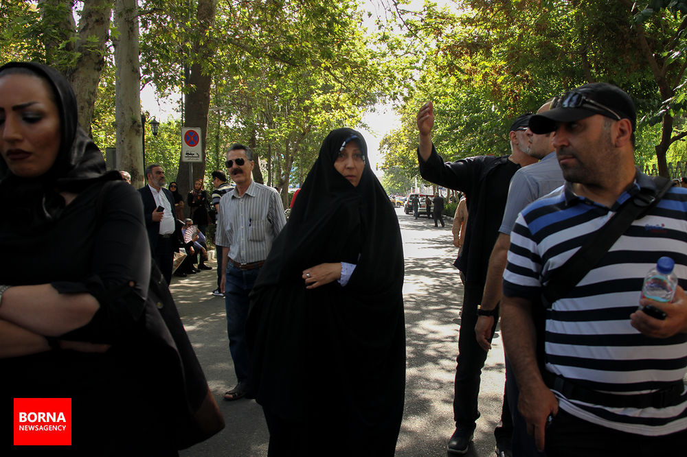 مراسم تشییع پیکر عزت الله انتظامی در تالار وحدت مراسم تشییع پیکر عزت الله انتظامی در تالار وحدت