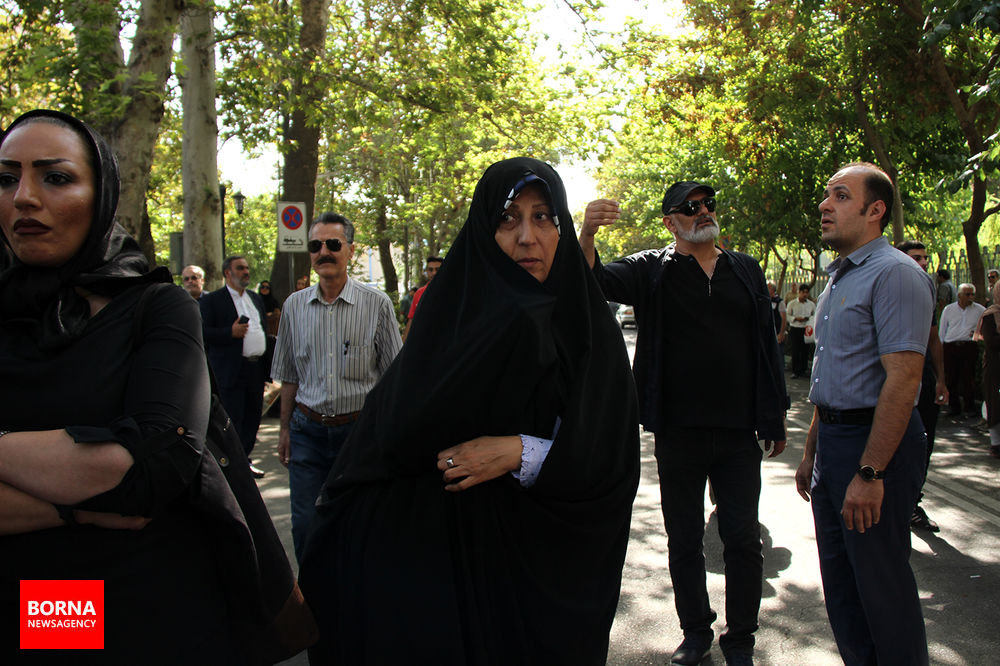 مراسم تشییع پیکر عزت الله انتظامی در تالار وحدت مراسم تشییع پیکر عزت الله انتظامی در تالار وحدت