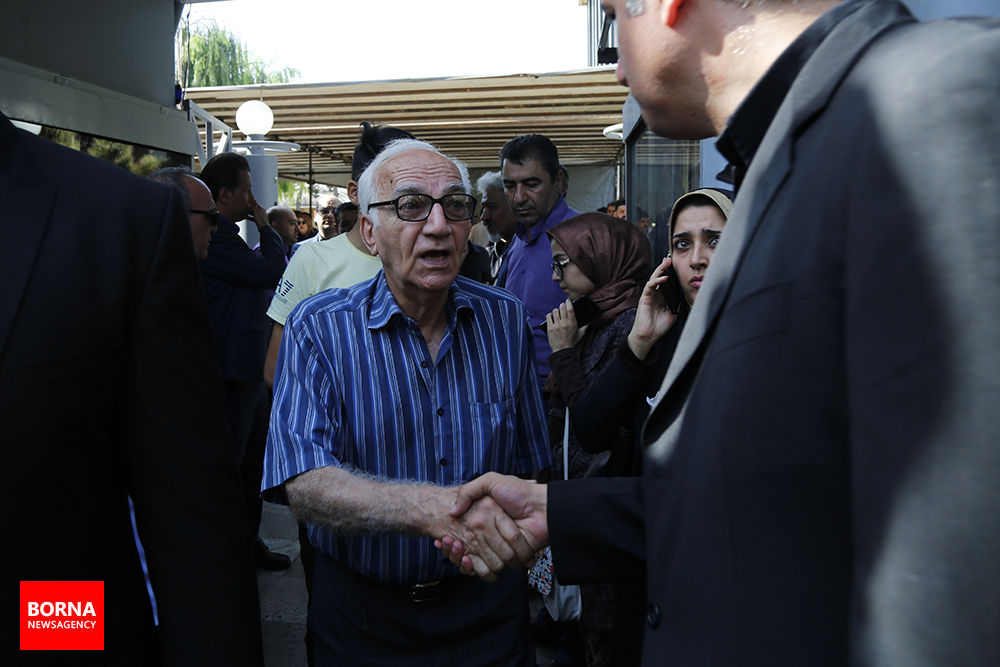 مراسم تشییع پیکر عزت الله انتظامی در تالار وحدت مراسم تشییع پیکر عزت الله انتظامی در تالار وحدت