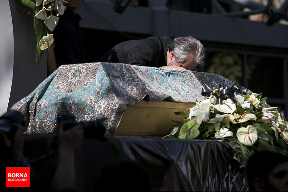 مراسم تشییع پیکر عزت الله انتظامی در تالار وحدت مراسم تشییع پیکر عزت الله انتظامی در تالار وحدت