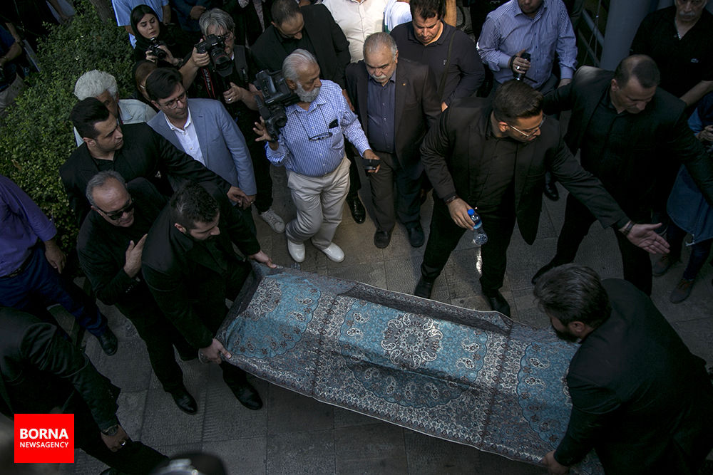 مراسم تشییع پیکر عزت الله انتظامی در تالار وحدت مراسم تشییع پیکر عزت الله انتظامی در تالار وحدت