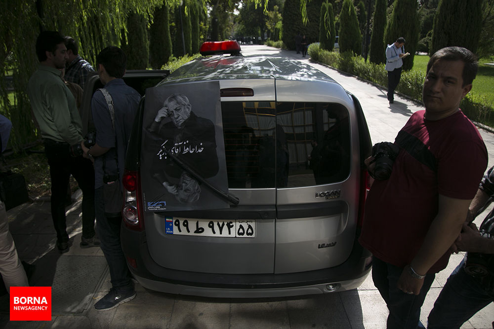 مراسم تشییع پیکر عزت الله انتظامی در تالار وحدت مراسم تشییع پیکر عزت الله انتظامی در تالار وحدت