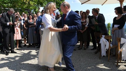 رقص پوتین با وزیر خارجه اتریش در مراسم عروسی