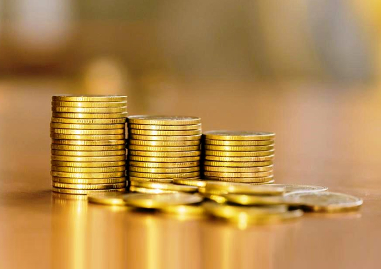 بگو مگوهای سیاسی میان ترامپ و روحانی به طلا و سکه شوک وارد کرد/ مردم به فکر تبدیل دارایی های خود به سرمایه نقدی هستند بگو مگوهای سیاسی میان ترامپ و روحانی به طلا و سکه شوک وارد کرد/ مردم به فکر تبدیل دارایی های خود به سرمایه نقدی هستند