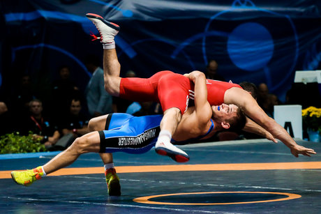 کشتی فرنگی با برد آغاز کرد