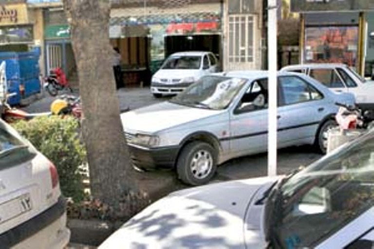 افزایش قیمت پراید و سایر خودروهای داخلی/ ثبات نسبی قیمت خودروی خارجی