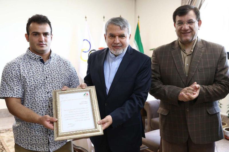 از قهرمان وزنه برداری جهان تجلیل شد