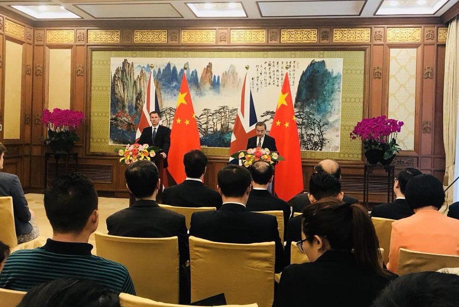 وزیر خارجه چین: پکن مسئول کسری تجاری آمریکا نیست