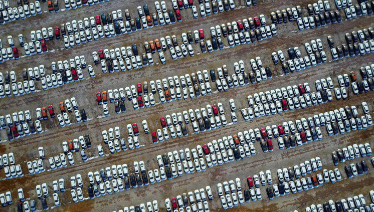 دخالت شورای رقابت بلای جان خودروسازان / اختلاف قیمت 5 تا 10 میلیونی کارخانه تا بازار آزاد عطش مردم را کاهش نداده است