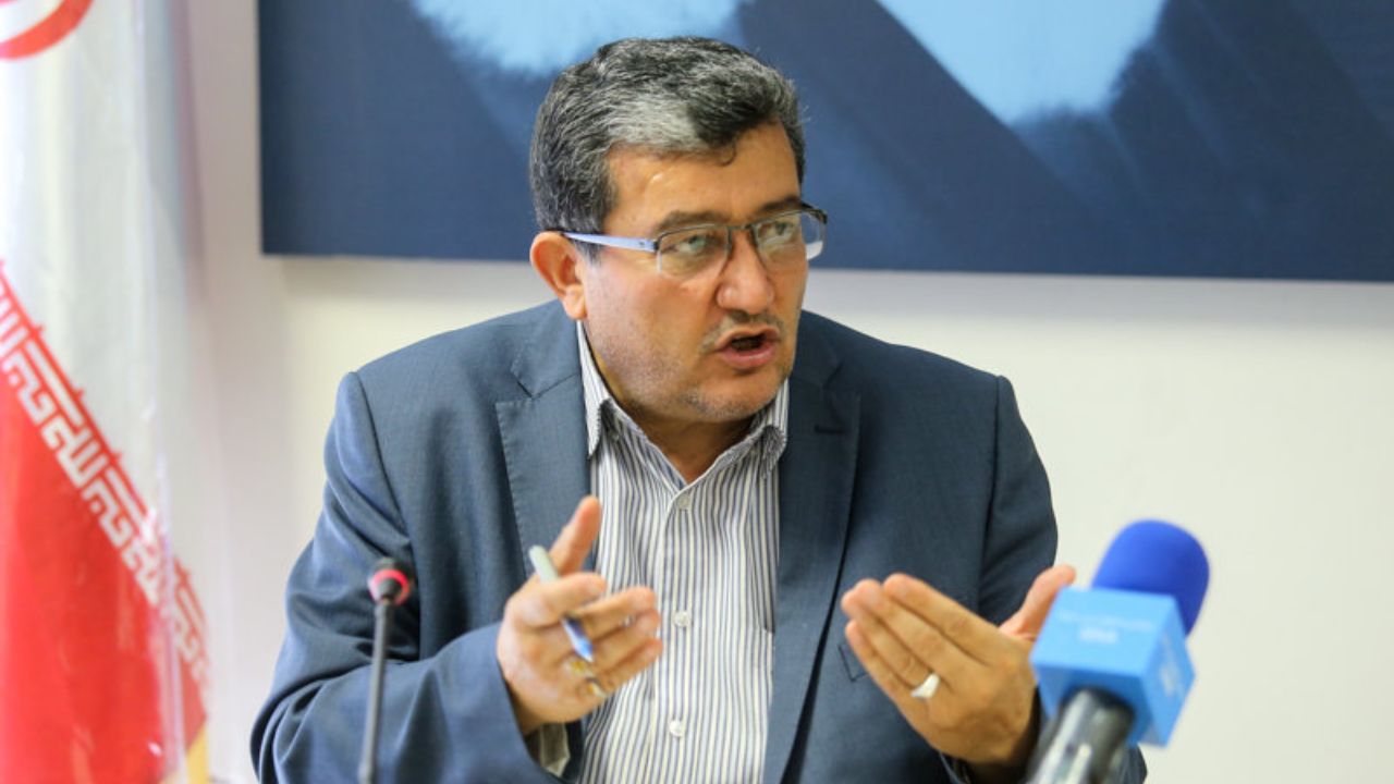 یک مقام سیاسی با اعمال فشار میلیارد‌ها تومان تسهیلات گرفته است/ بیش از ۱۵۰ هزار میلیارد از سرمایه‌های بانکی معوق،برگشت ناپذیر است