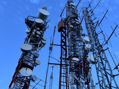 توقف احداث دکل‌های غیرمجاز اپراتورهای همراه/ مردم بدون مجوز با اپراتورها همکاری نکنند