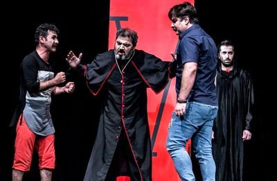 مرثیه‌ای برای استحاله شدن انسان غربی / نگاهی به نمایش 