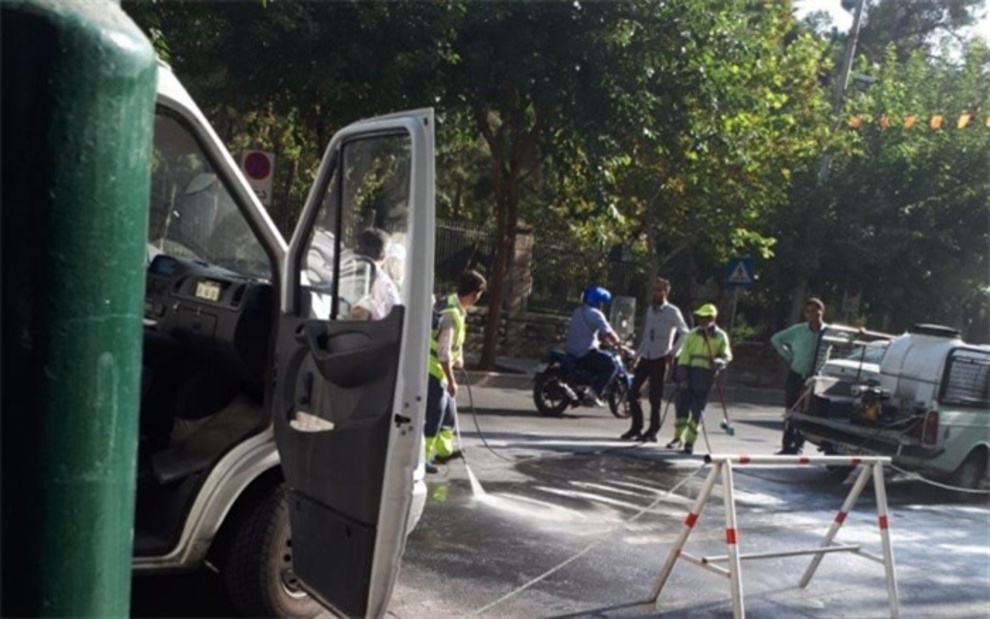 تصاویر خودسوزی مقابل شهرداری تهران