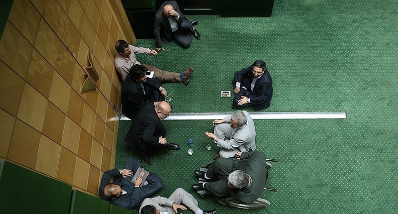 فراکسیون های حزب گریز و رهبران منفعل