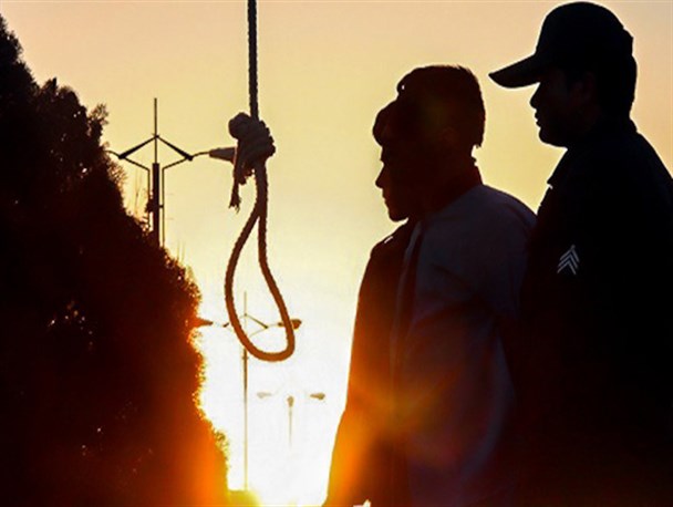 فردی که سه سال پیش پدر و مادر همسر خود را کشته بود، پای چوبه دار بخشیده شد