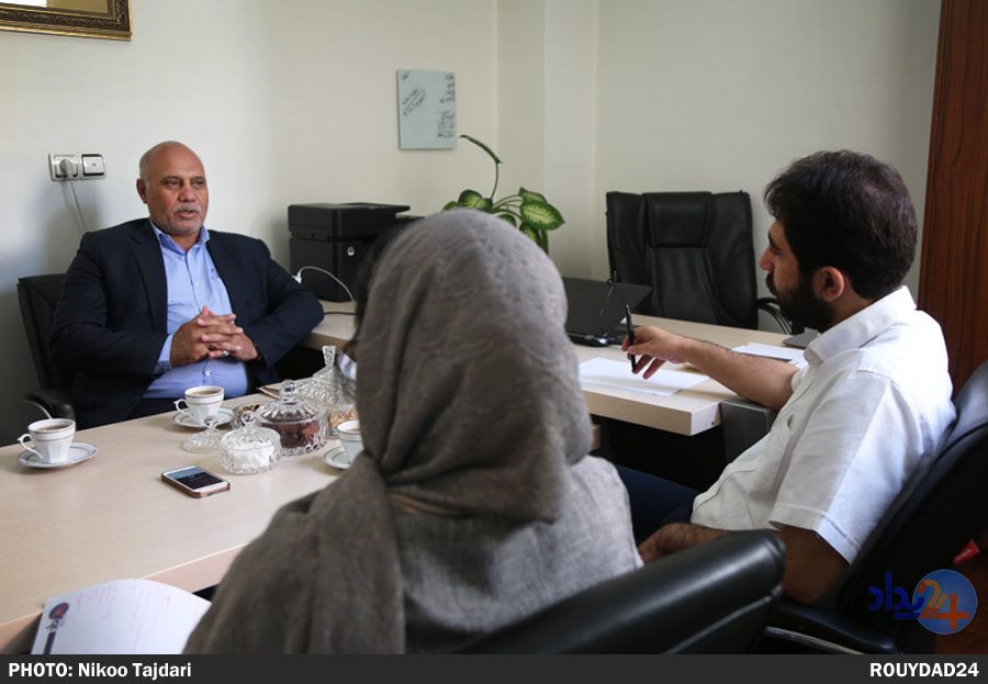 ۴۰ هزار هکتار تالاب را برای پالایشگاه خشک کردند/ کلانتری می&zwnj;گوید مردم ماسک بگذارند!/ تصمیمات دولت نشانه جنگ با مردم است/ مدیران پتروشیمی پروازی هستند