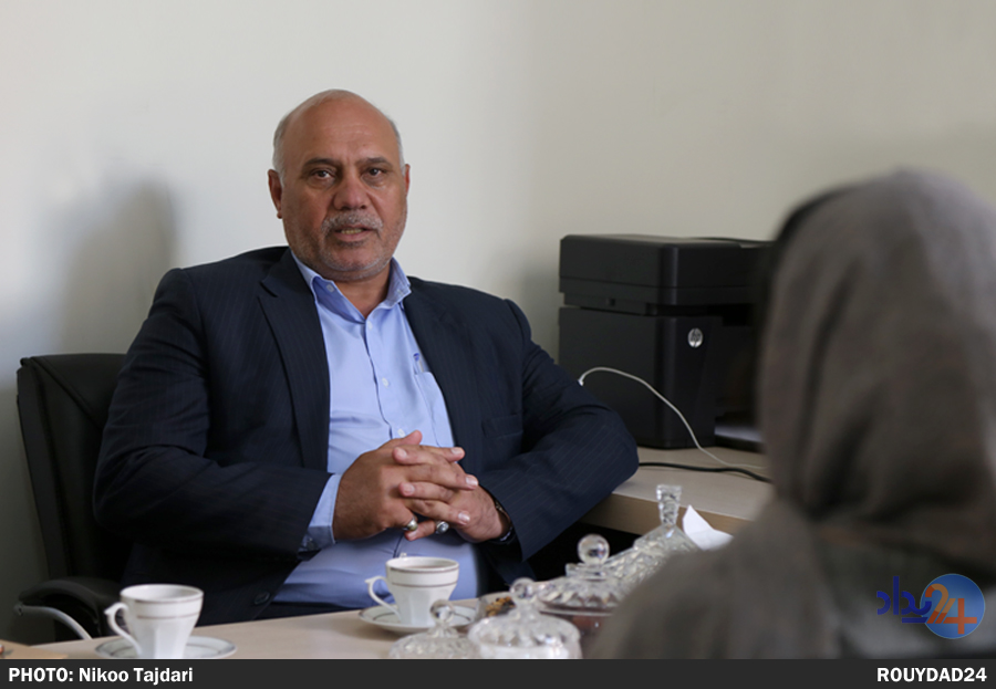 قطب کشاورزی کشور را به کانون ریزگردها تبدیل کردند/ 40 هزار هکتار تالاب را برای پالایشگاه خشک کردند/ کلانتری می&zwnj;گوید مردم ماسک بگذارند!