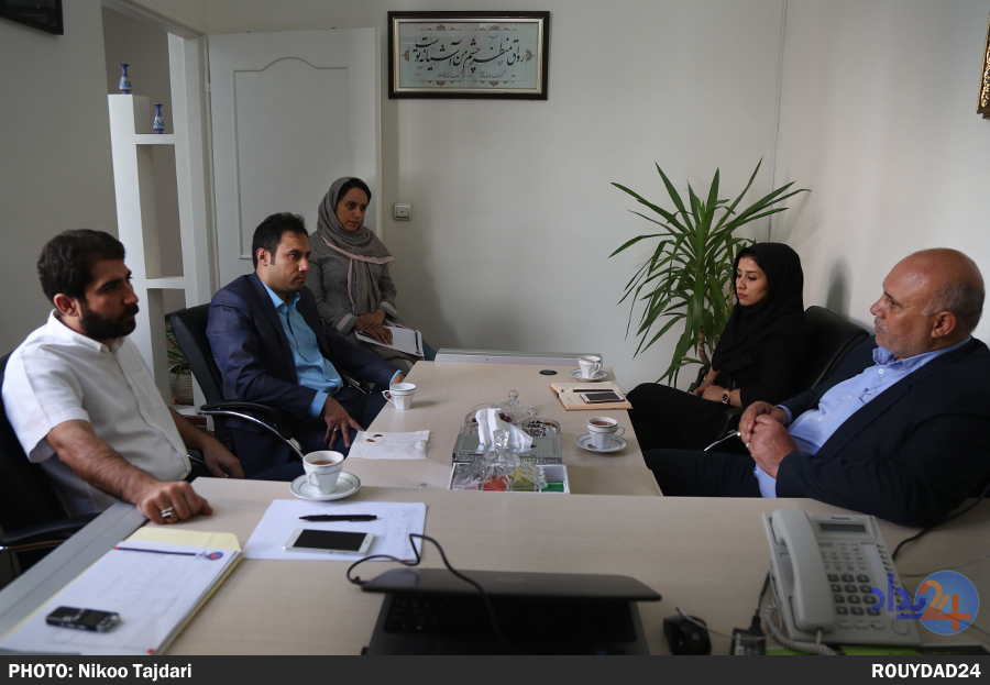 ۴۰ هزار هکتار تالاب را برای پالایشگاه خشک کردند/ کلانتری می&zwnj;گوید مردم ماسک بگذارند!/ تصمیمات دولت نشانه جنگ با مردم است/ مدیران پتروشیمی پروازی هستند