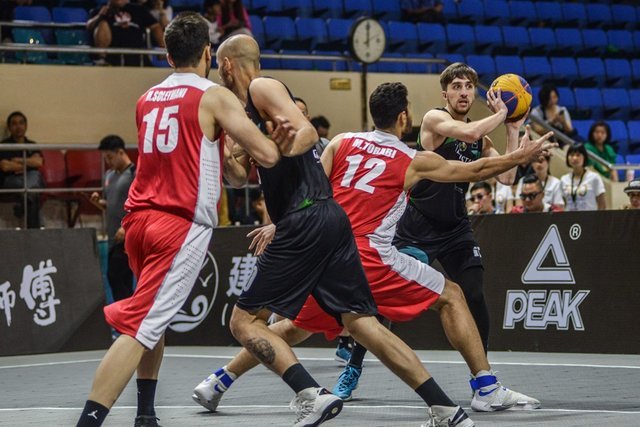 مسوول دائم‌السفر و بی‌خبری از بسکتبال سه نفره!