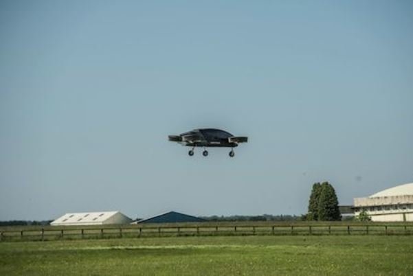 نخستین تاکسی هوایی انگلیس پرواز کرد