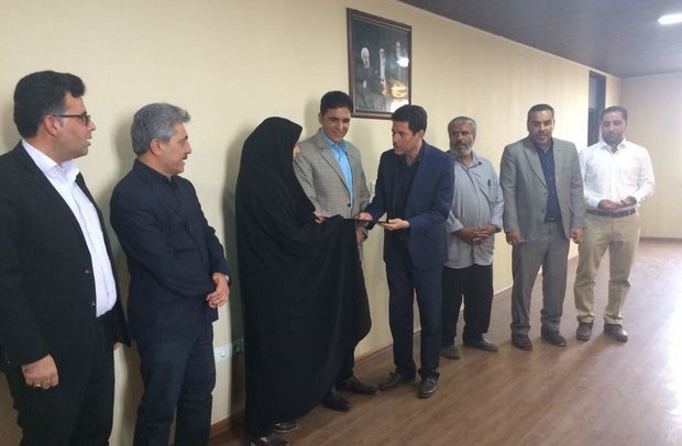 اولین بانوی جنگلدار در استان بوشهر منصوب شد اولین بانوی جنگلدار در استان بوشهر منصوب شد