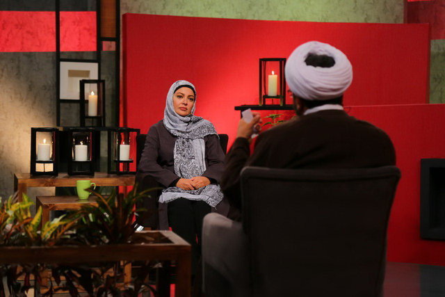 گفت‌وگوی رزیتا غفاری با روحانی معروف توییتر