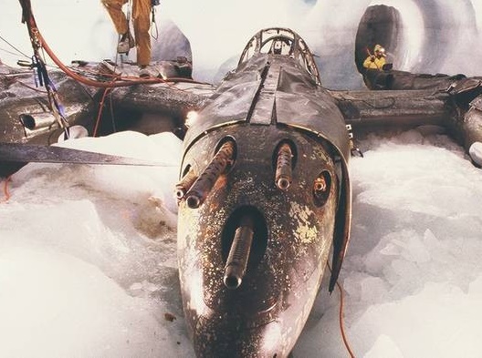 خروج هواپیمای جنگ جهانی دوم از یخچال‌های گرینلند +عکس