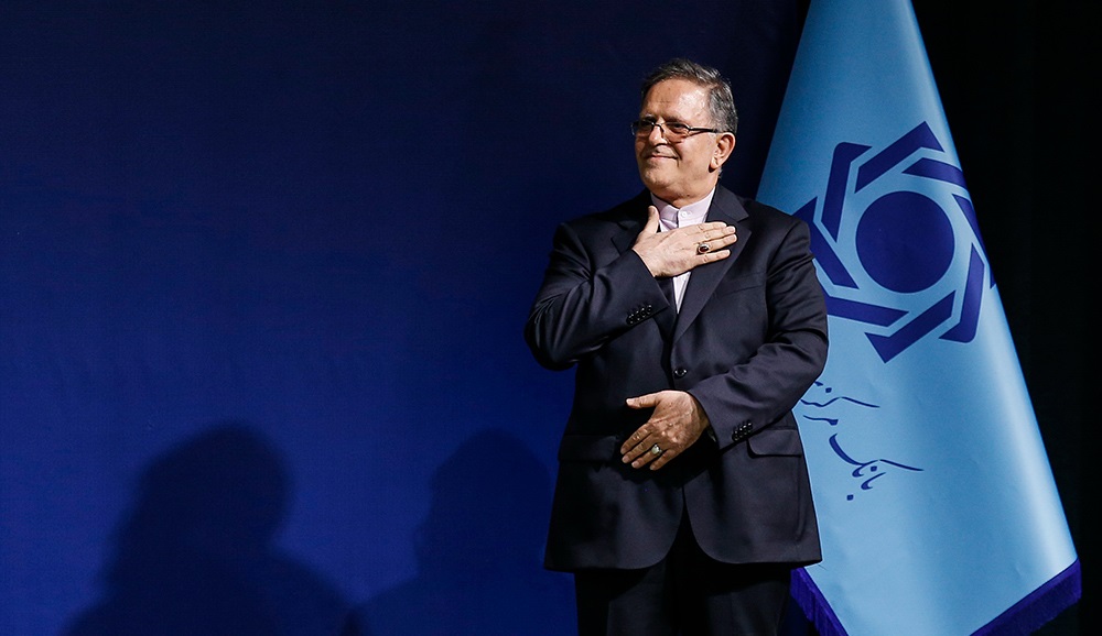 دهن کجی روحانی به نظر نمایندگان  و مردم بعد از 50 روز / بازگشت سیف به پست جدید یا واکسینه کردن او درمقابل قوه قضائیه؟ / انتقادات یاران روحانی به روی کارآوردن جدید سیف به دولت