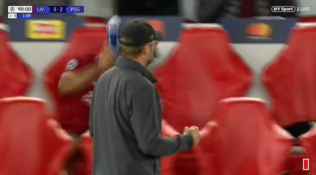 جنجال فیلم چند ثانیهای بعد از گل فیرمینو/ تلاش محمد صلاح برای فرار از شایعات منفی جنجال فیلم چند ثانیهای بعد از گل فیرمینو/ تلاش محمد صلاح برای فرار از شایعات منفی