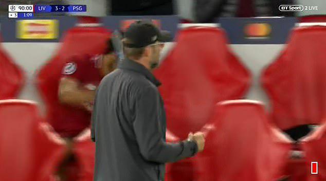 جنجال فیلم چند ثانیهای بعد از گل فیرمینو/ تلاش محمد صلاح برای فرار از شایعات منفی جنجال فیلم چند ثانیهای بعد از گل فیرمینو/ تلاش محمد صلاح برای فرار از شایعات منفی