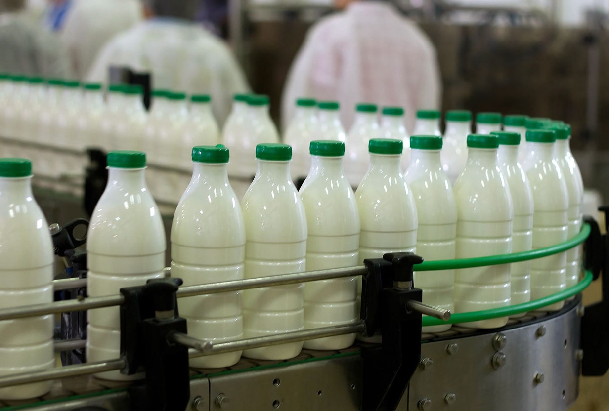 بهای ظروف پلاستیکی ۲.۵ برابر شد/ تولیدکنندگان قادر نیستند نرخ مصوب سازمان حمایت را رعایت کنند/ قیمت شیر افزایش می‌یابد