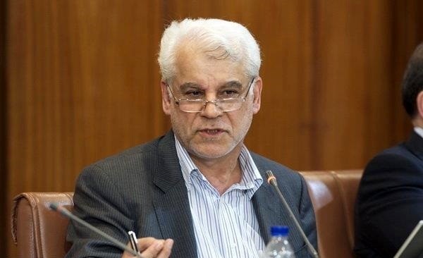 روی دیوار چین یادگاری ننویسیم/ به اروپا دل نبندیم/ نباید به پیشواز تحریم برویم