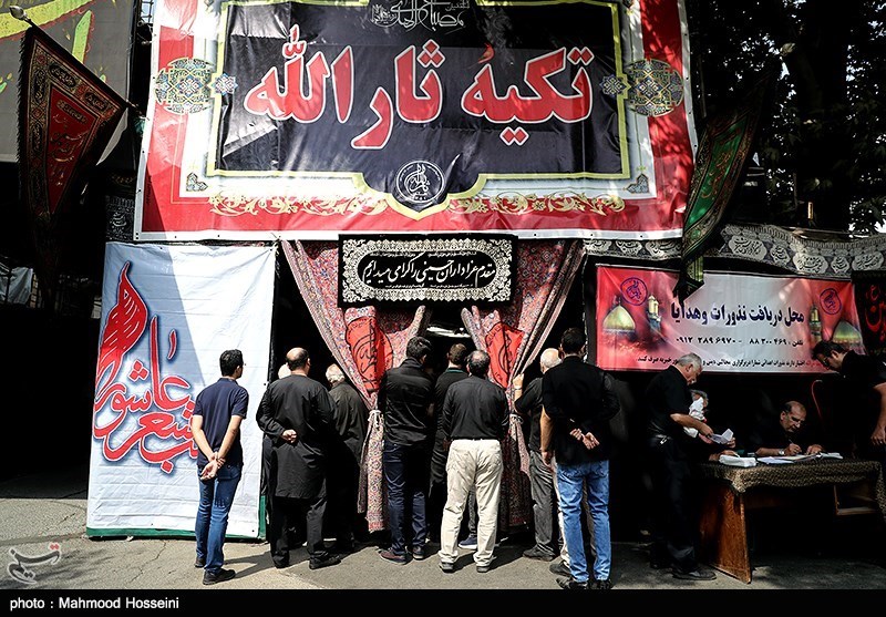 از دادن غذای نذری به مسلمان‌ها معذوریم! +عکس