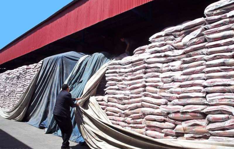 هزاران تن برنج، نخ و کاغذ احتکار شده، روانه بازار شد