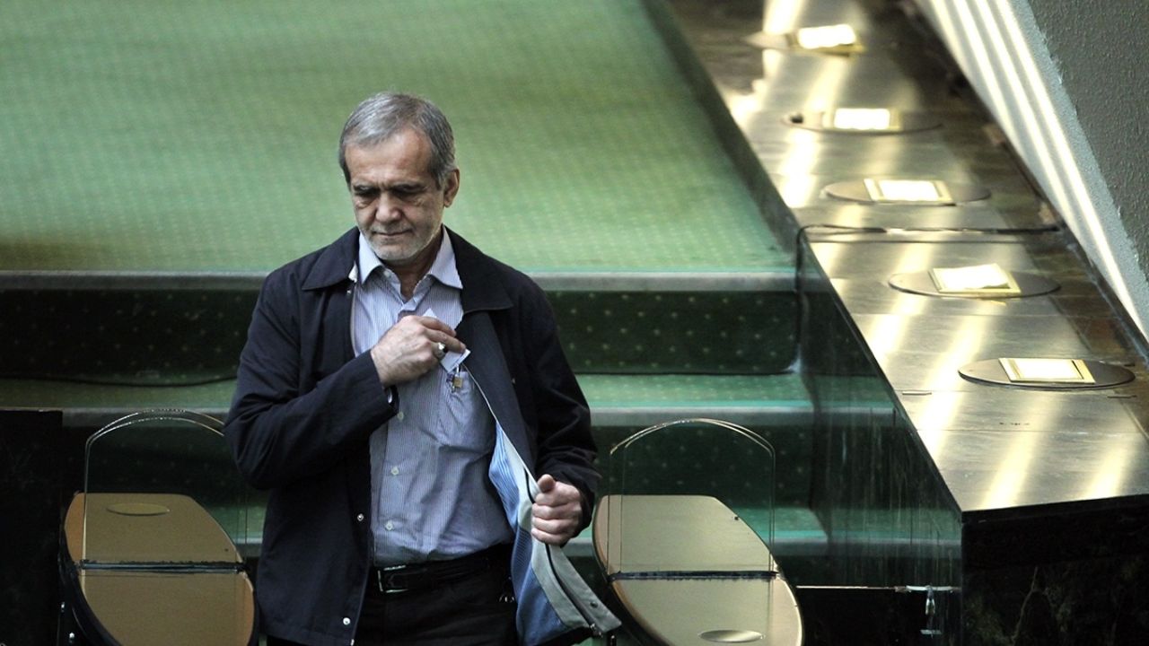 در جلسه سوال از رئیس‌جمهور قطعا به چالش‌هایی برمی‌خوریم/ عده‌ای مدام می‌خواهند روحانی را بی‌عرضه نشان دهند