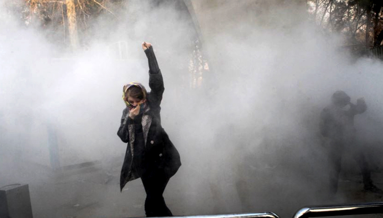 تلاش برای آزادی زندانیان حوادث دی ماه و مخالفت های همیشگی روزنامه کیهان